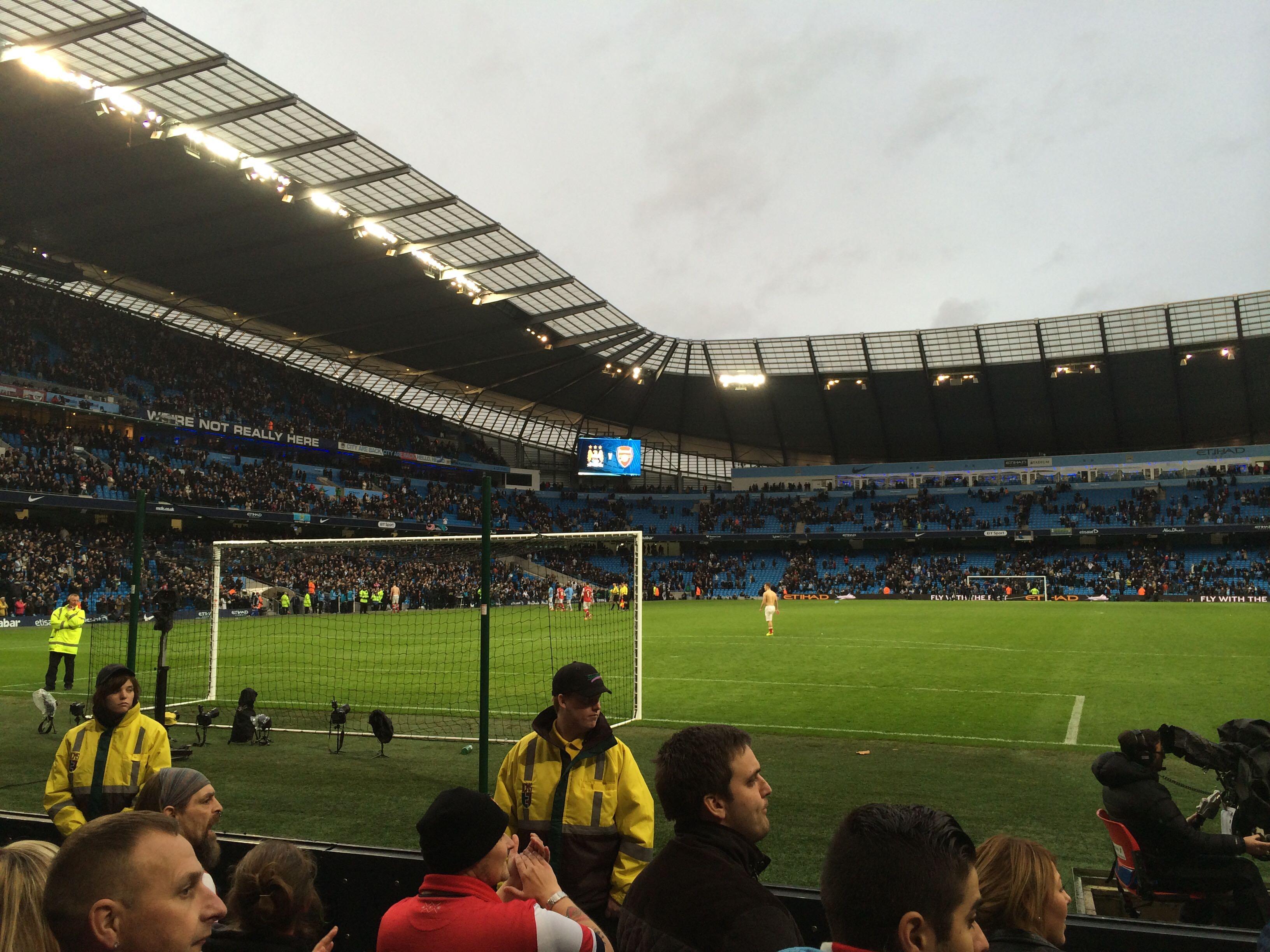 作在足球场 作在足球场