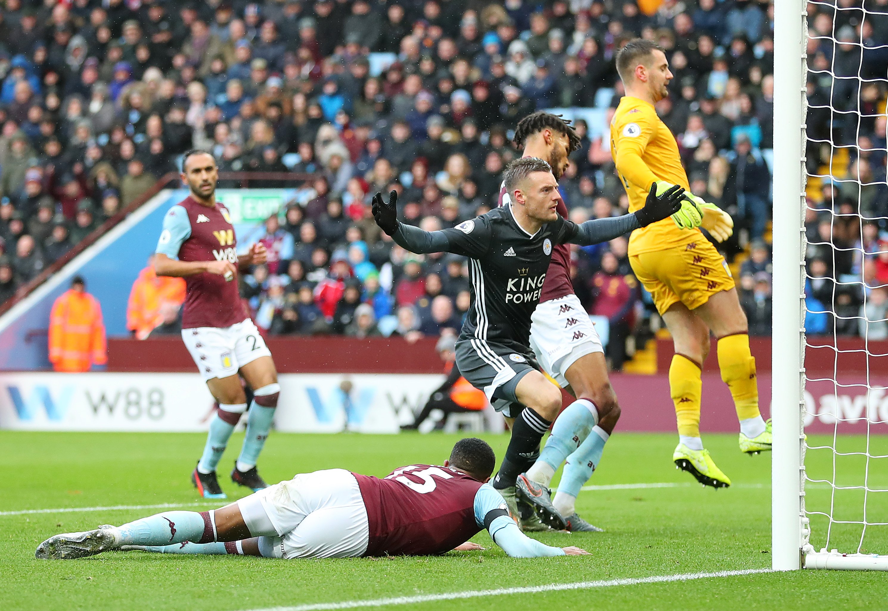 深受球迷和 深受球迷和